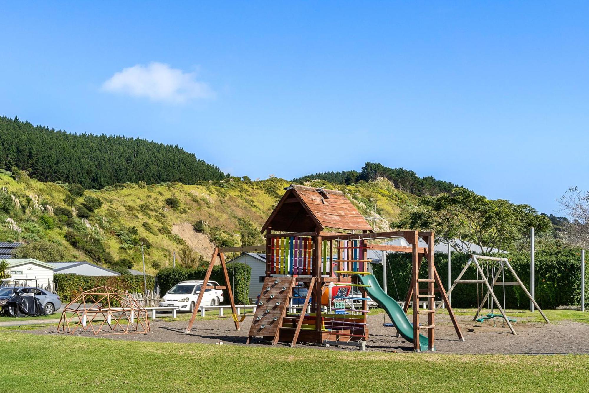 Port Waikato Holiday Park Εξωτερικό φωτογραφία
